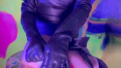 Dominare e fistare un mega masturbatore prima di farla raggiungere l'orgasmo