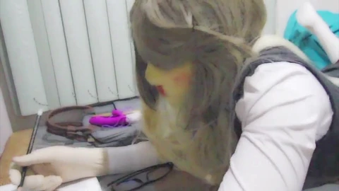 Adolescente en masque kigurumi se masturbe - étudiante